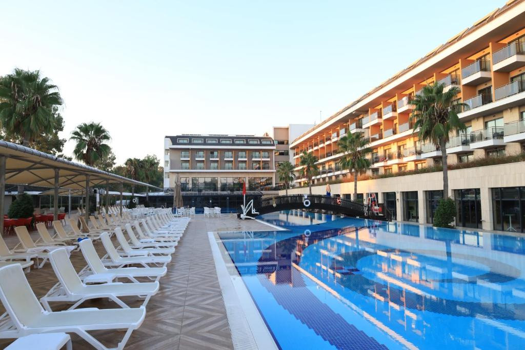 Aydinbey Queens Palace & Spa 5*