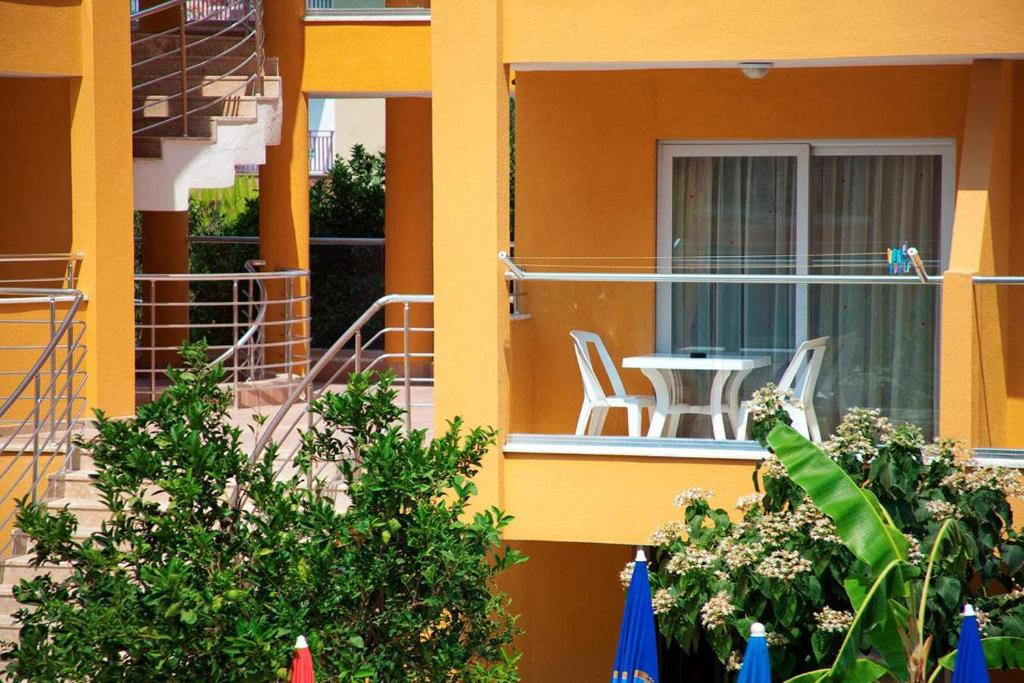 Begonville Apart 3*