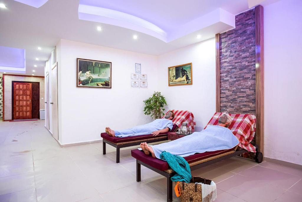 Begonville Apart 3*
