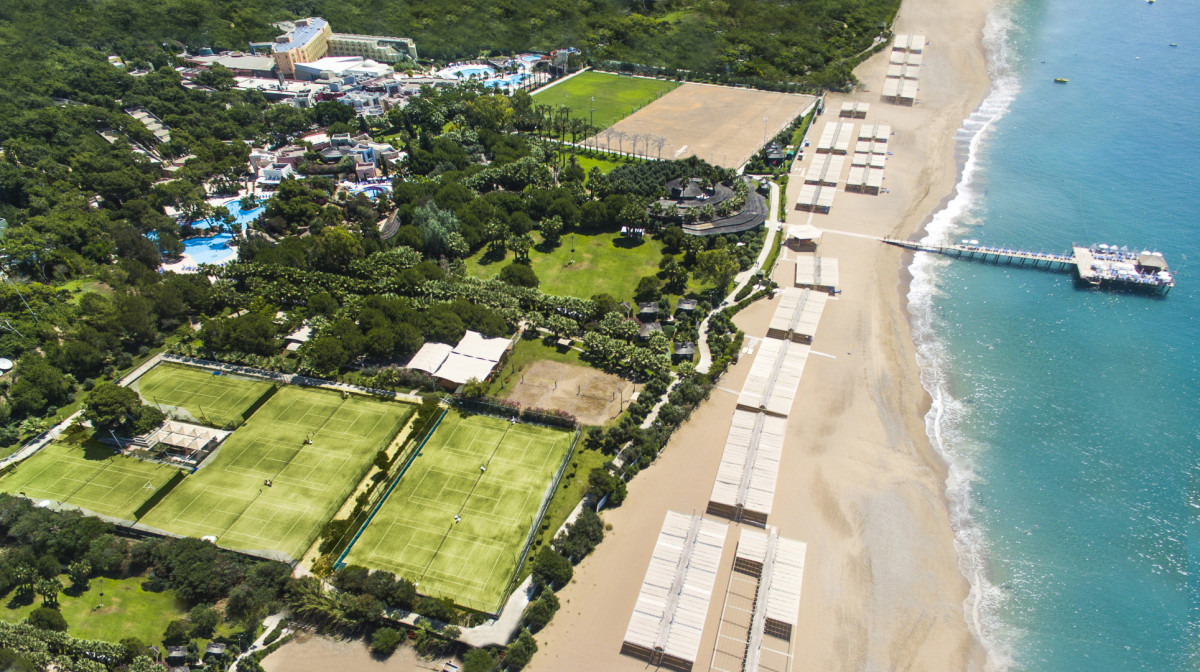 Blue Waters Club & Resort 5*