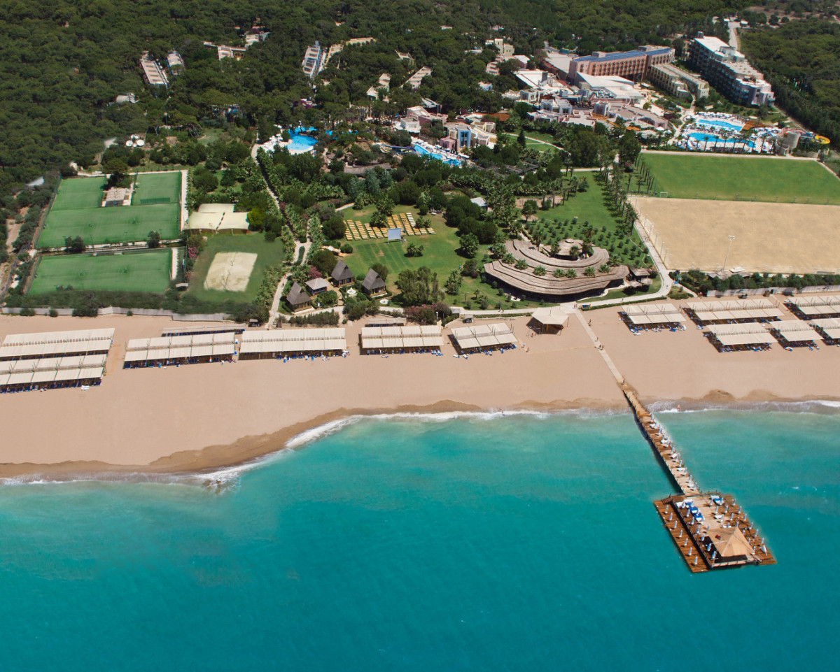 Blue Waters Club & Resort 5*