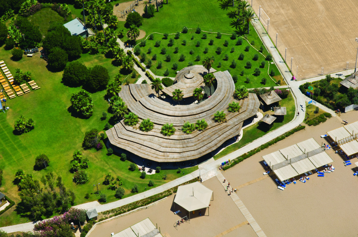Blue Waters Club & Resort 5*