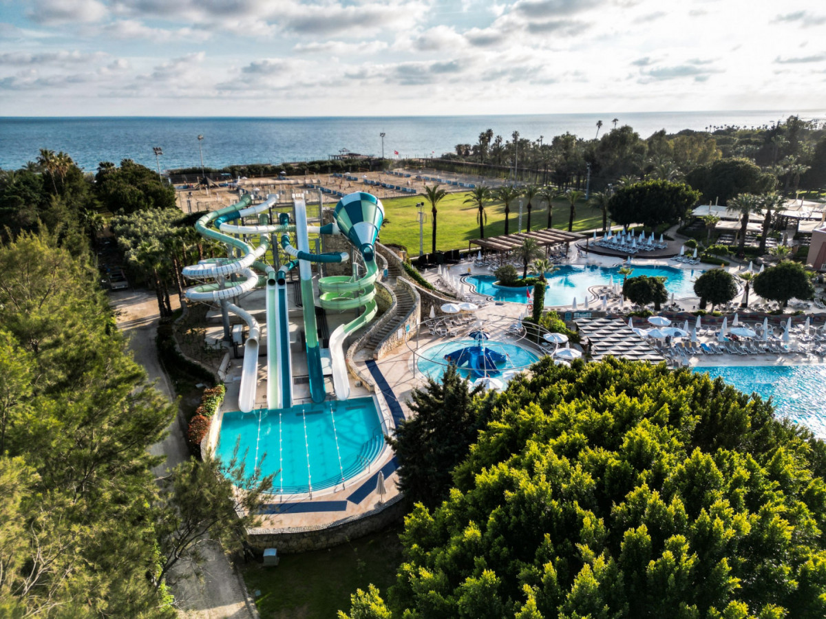 Blue Waters Club & Resort 5*