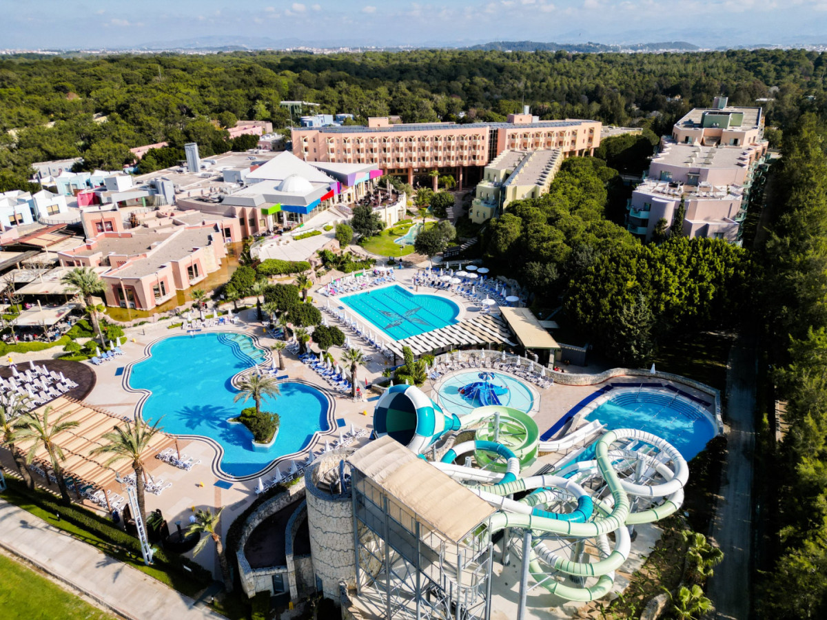 Blue Waters Club & Resort 5*
