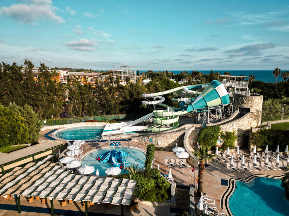 Blue Waters Club & Resort 5*