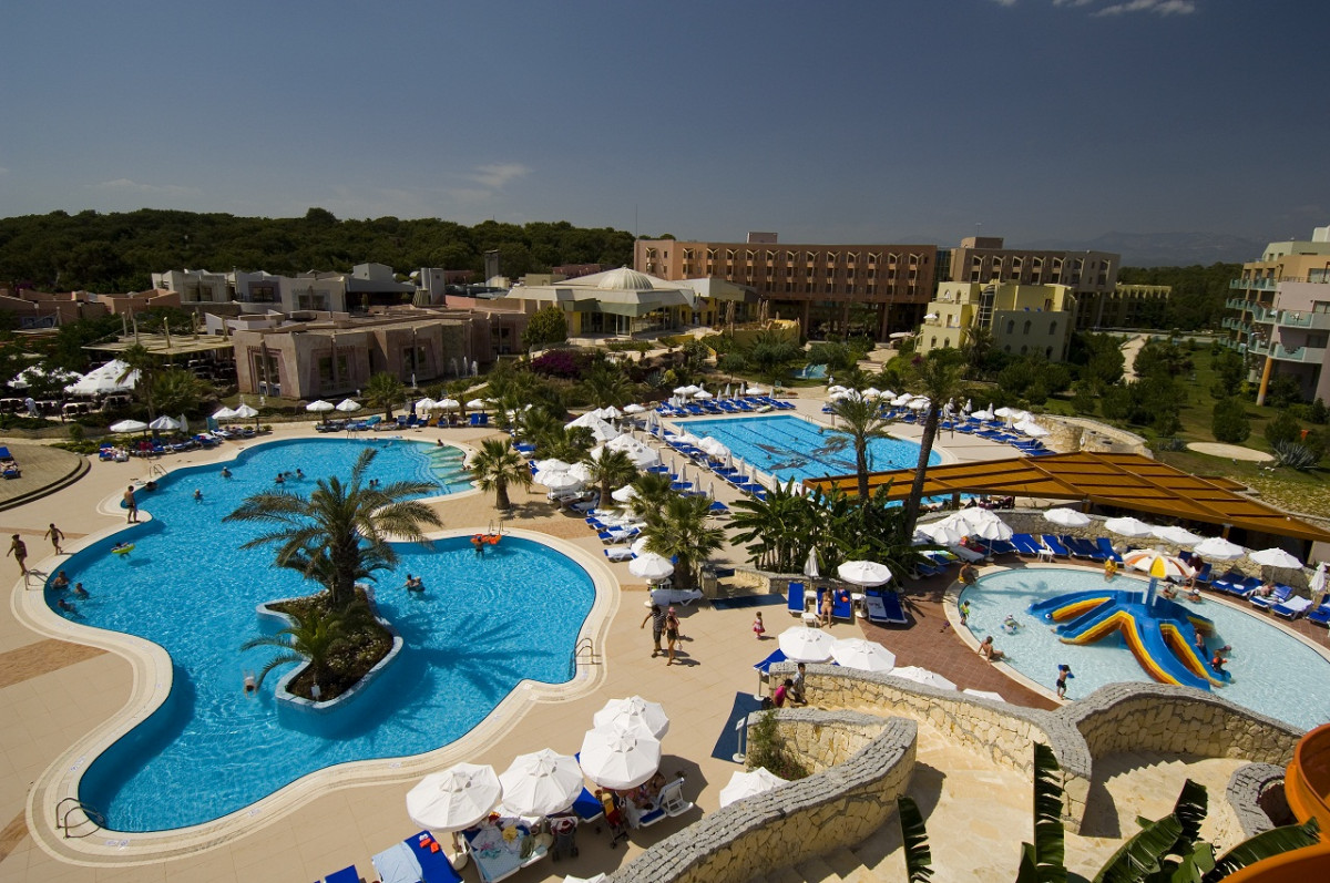 Blue Waters Club & Resort 5*