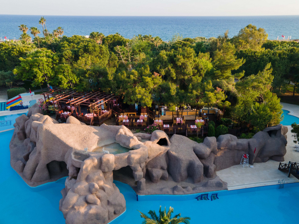 Blue Waters Club & Resort 5*