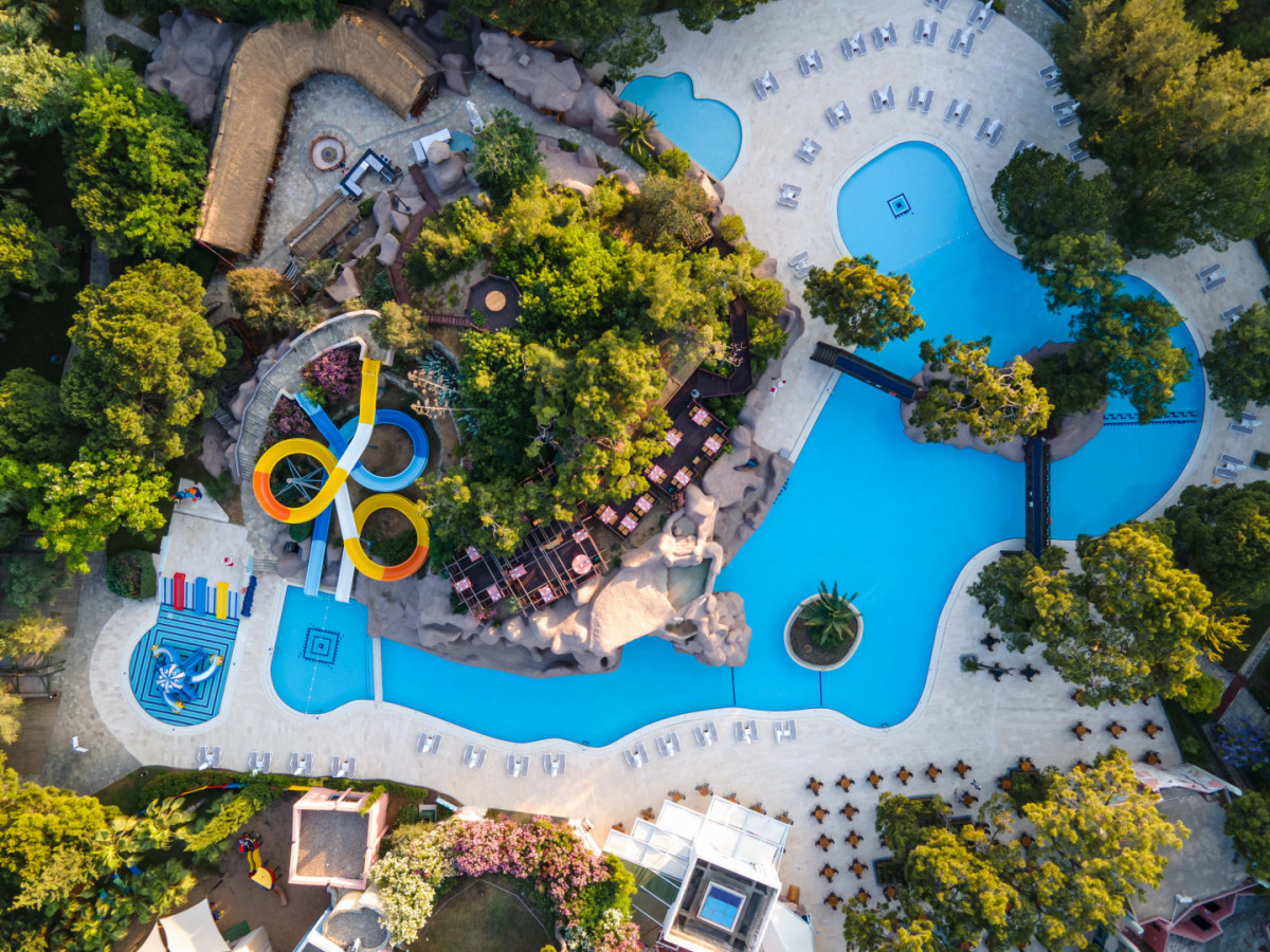 Blue Waters Club & Resort 5*
