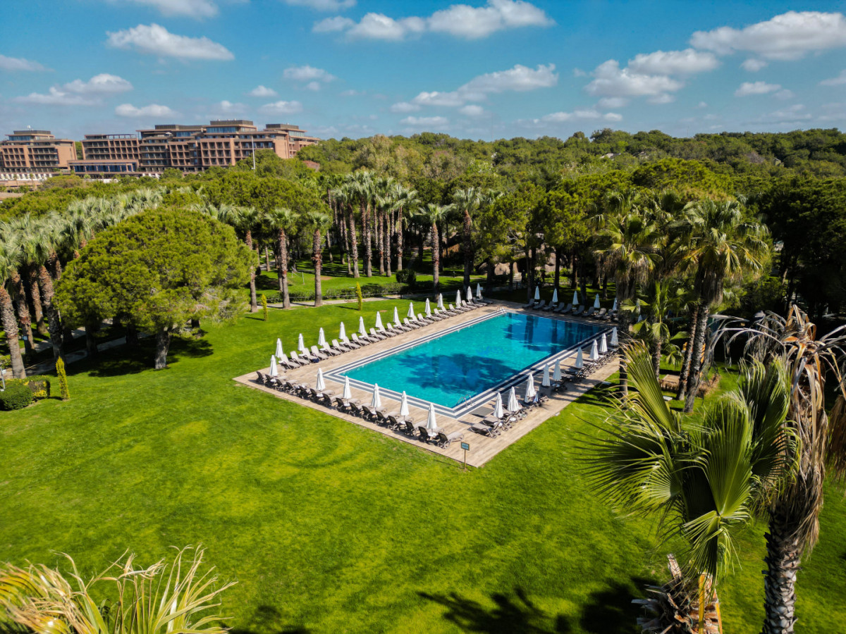 Blue Waters Club & Resort 5*