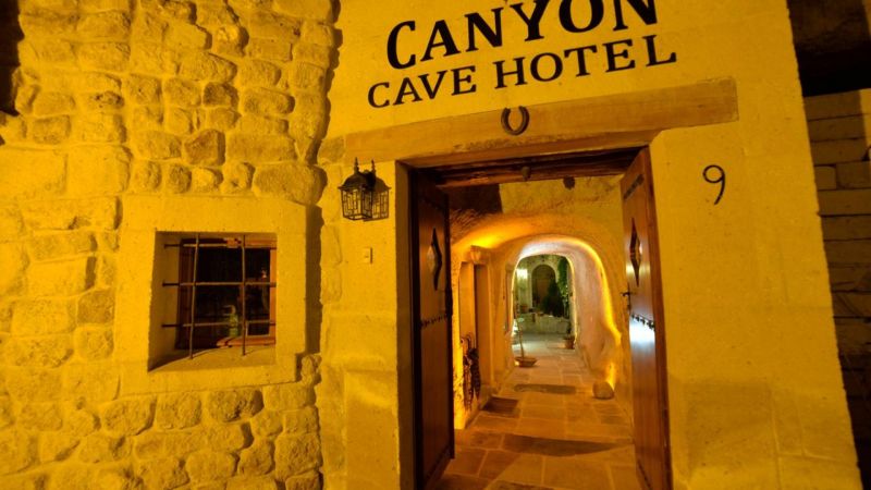 Canyon Cave Hotel 3*