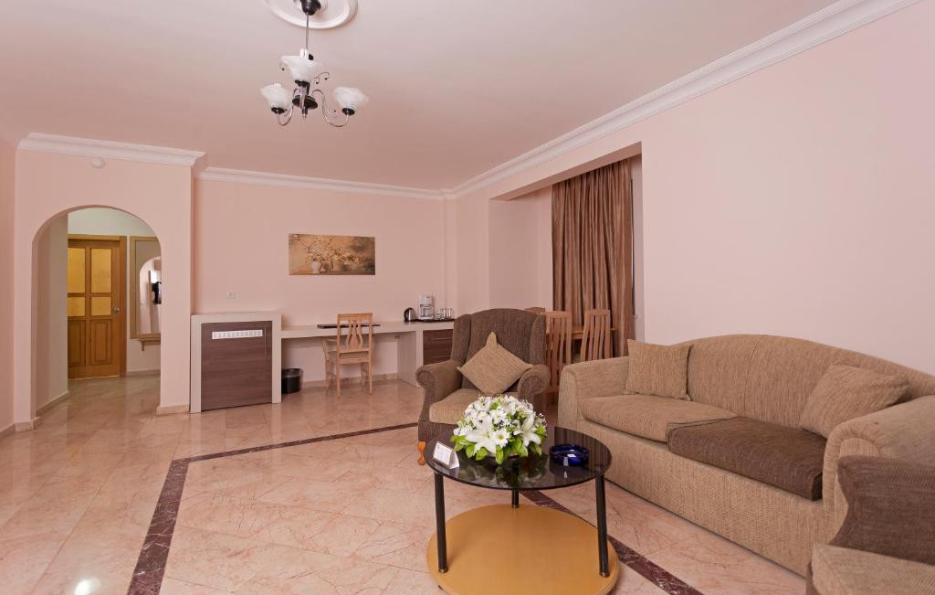 Club Paradiso 5*