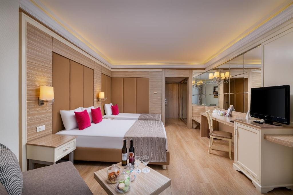 Delphin Deluxe Resort 5*
