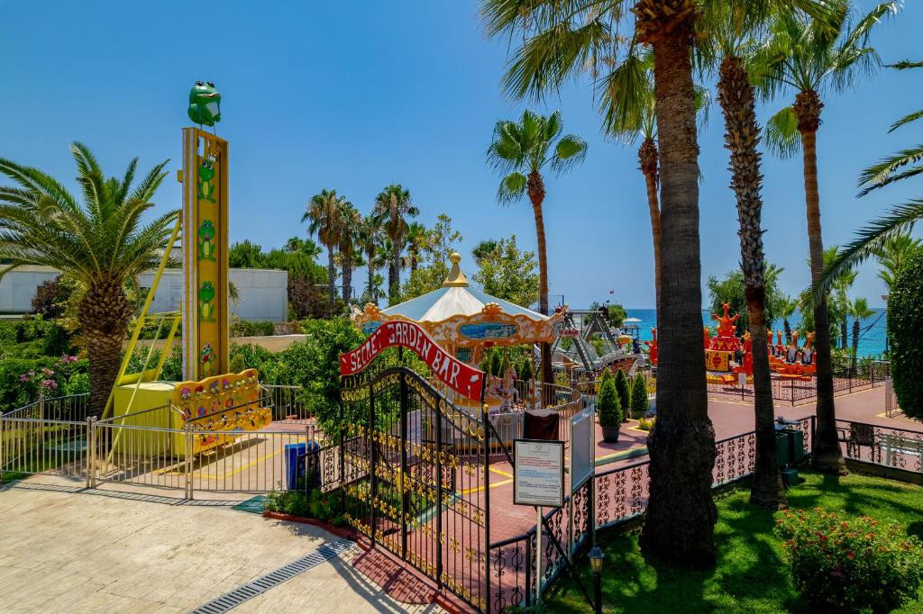Delphin Deluxe Resort 5*