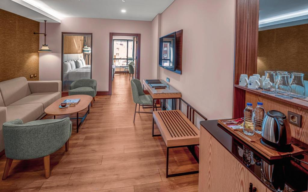 Doubletree By Hilton Antalya City Centre 5*
