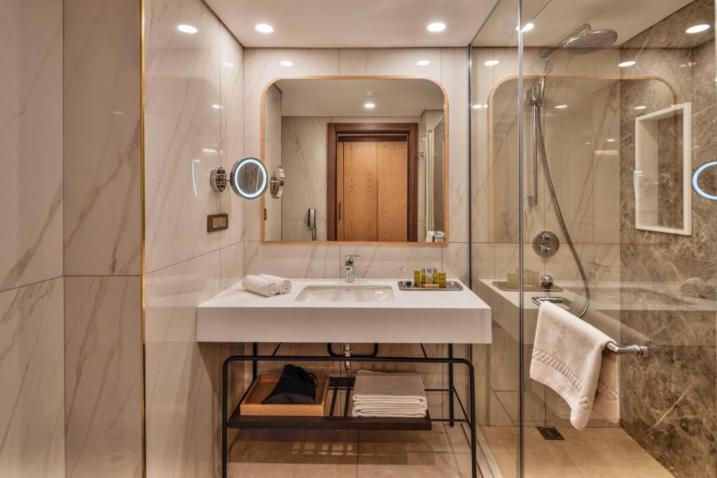 Doubletree By Hilton Antalya City Centre 5*