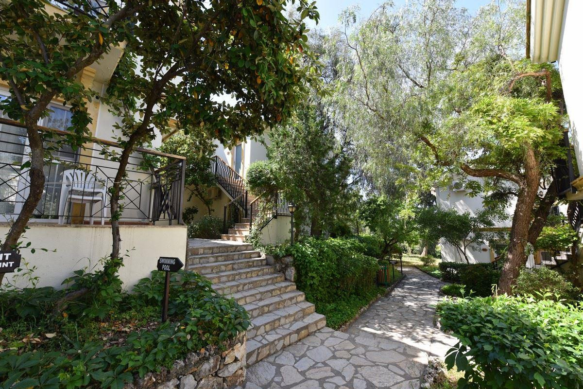 Edasu Artemisia Royal Park Club 4*