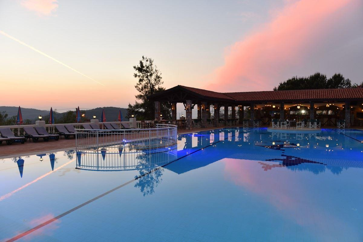 Edasu Artemisia Royal Park Club 4*