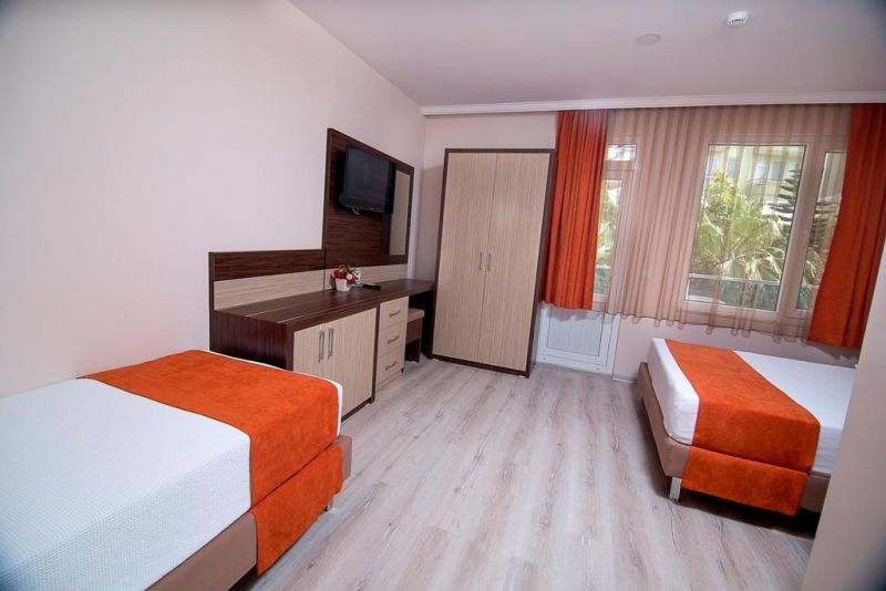 Enki Hotel 3*