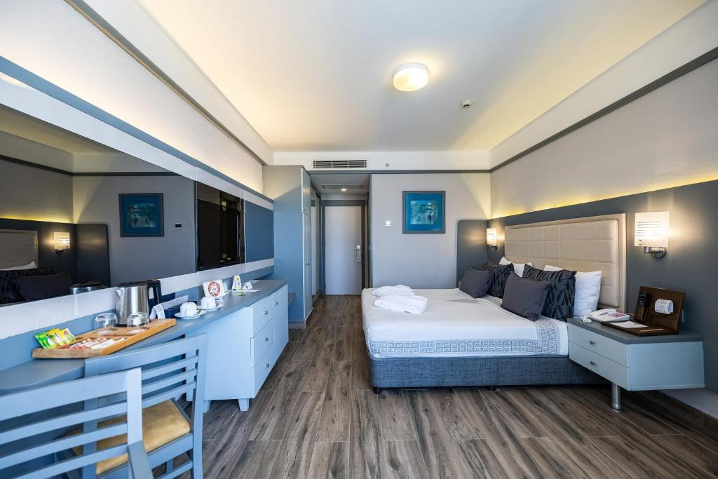 Von Resort Golden Coast 5*