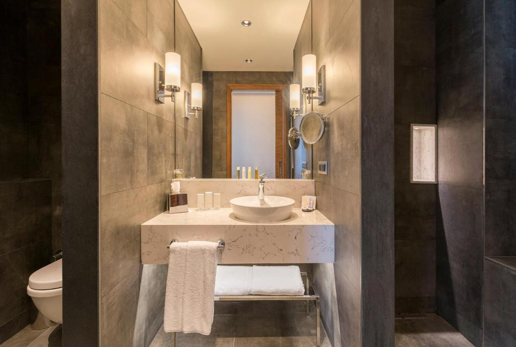 Golden Tulip Istanbul Bayrampasa 5*