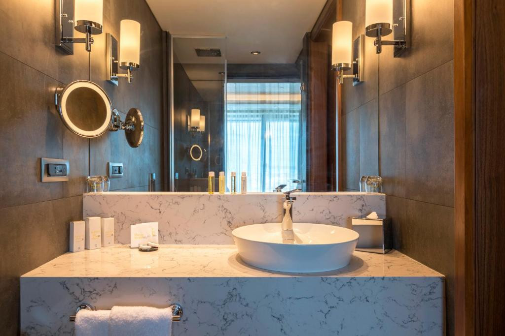 Golden Tulip Istanbul Bayrampasa 5*