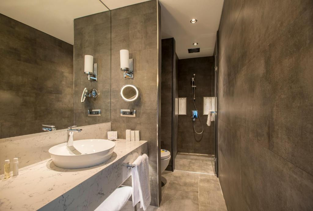 Golden Tulip Istanbul Bayrampasa 5*