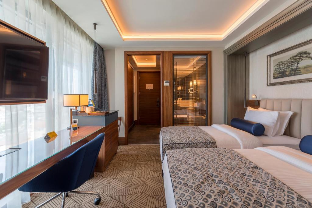 Golden Tulip Istanbul Bayrampasa 5*