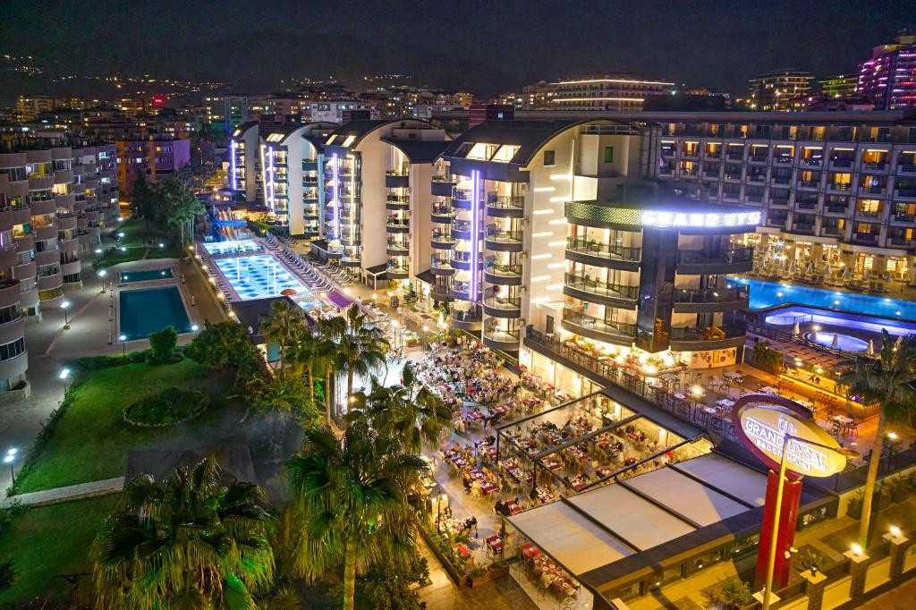 Grand Uysal Beach & Spa Hotel 5*