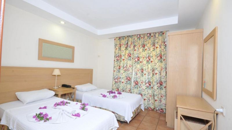 Green Park Apart 3*