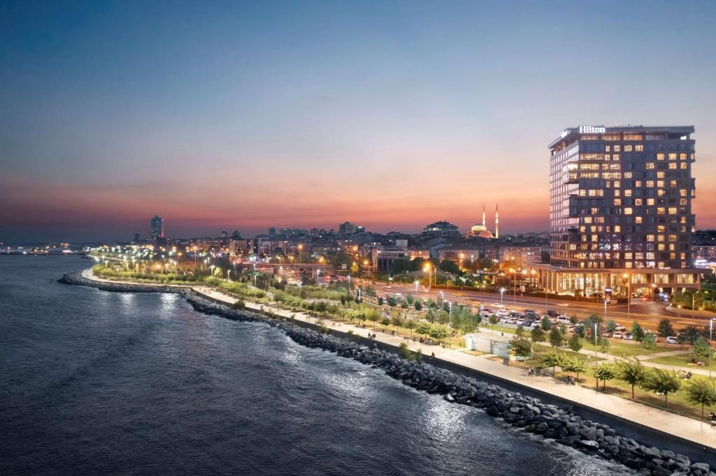 Hilton Istanbul Bakirkoy 5*