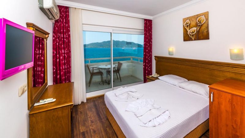 Honeymoon Beach 3*