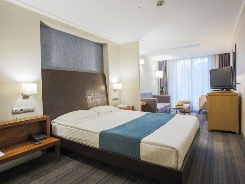 Housez Suites & Apartments 4*