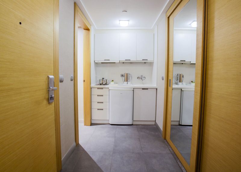 Housez Suites & Apartments 4*
