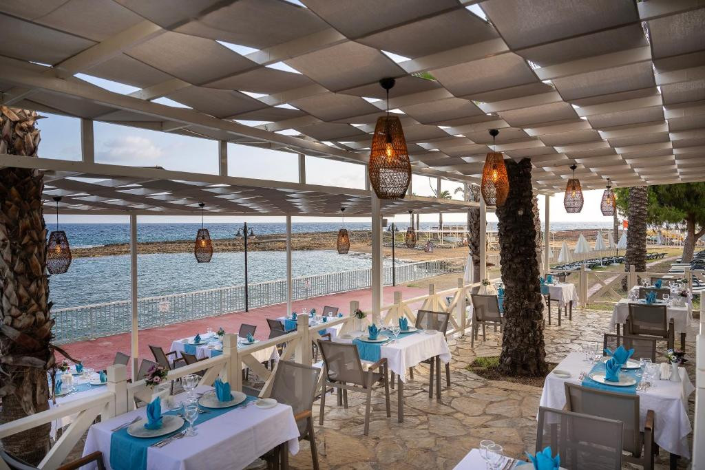 Oz Hotels Incekum Beach Hotel 5*