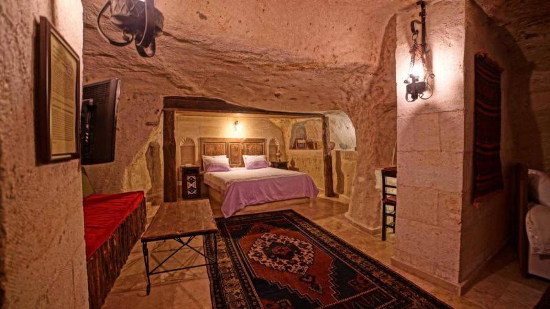 Jerveni Cave 3*