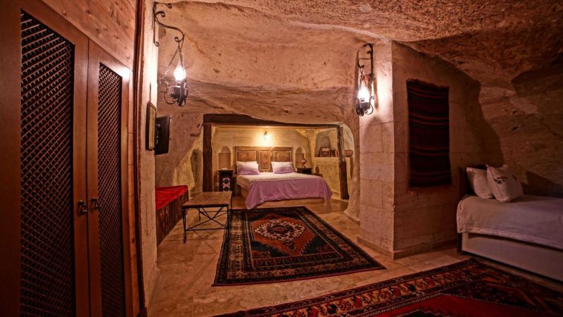Jerveni Cave 3*