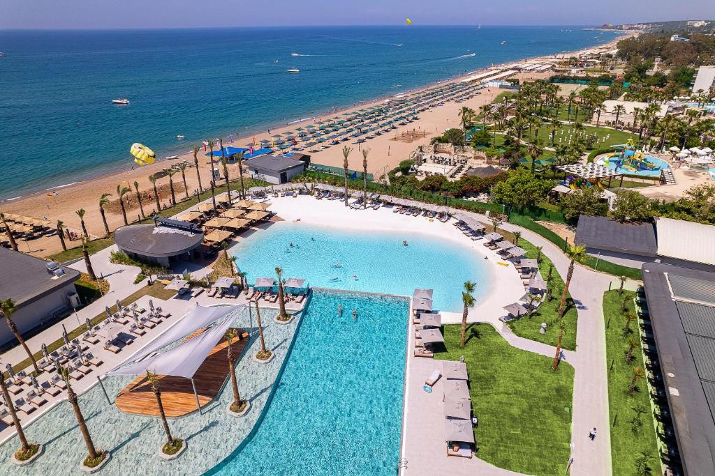 Lago Hotel (Ex. Azura Deluxe Sorgun) 5*