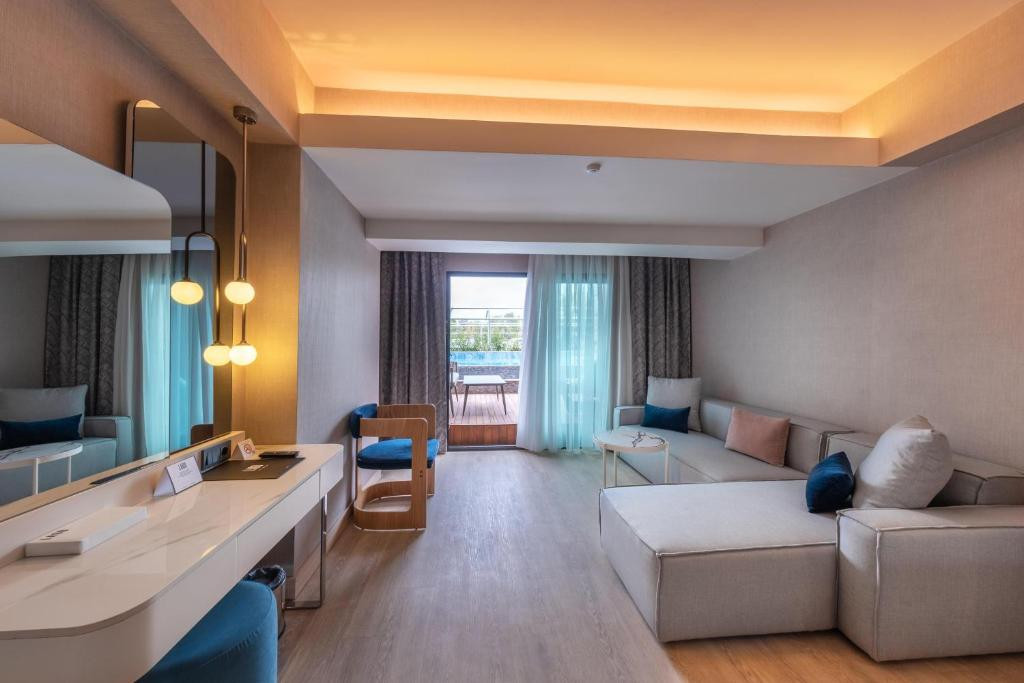 Lago Hotel (Ex. Azura Deluxe Sorgun) 5*