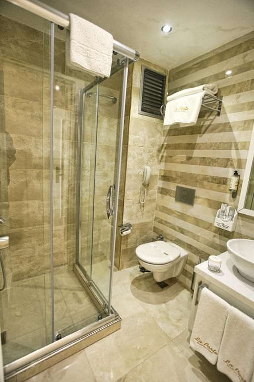 La Porte Hotel 4*