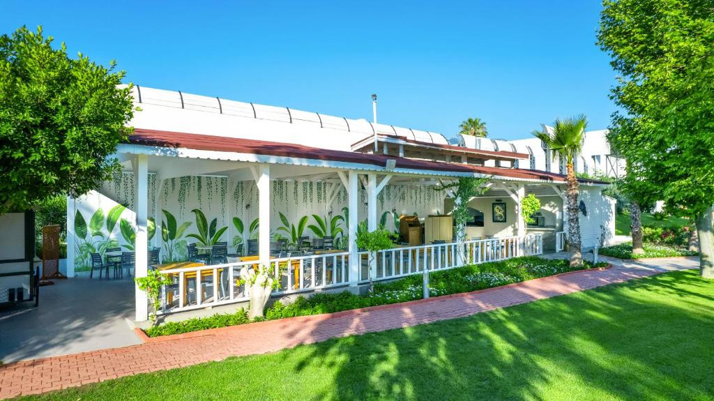 Queens Park Le Jardin (Ex. Le Jardin Resort) 5*