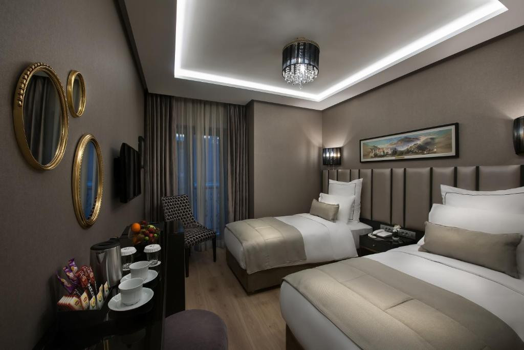 Le Petit Palace Hotel 4*