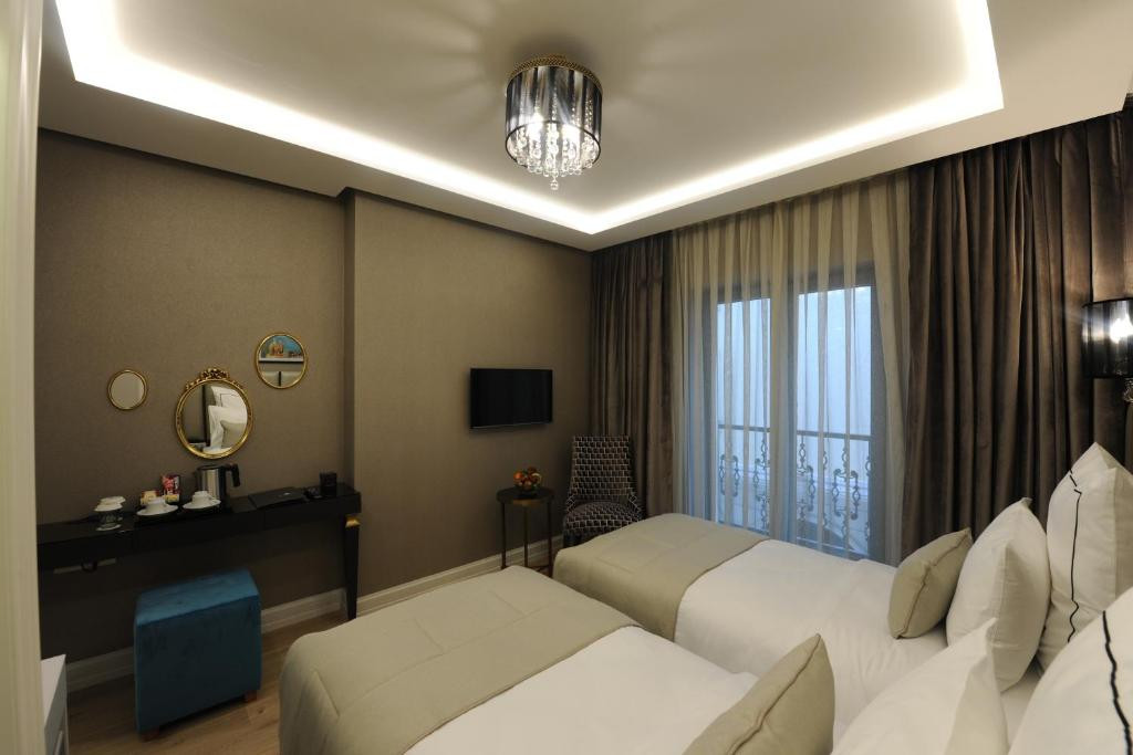 Le Petit Palace Hotel 4*