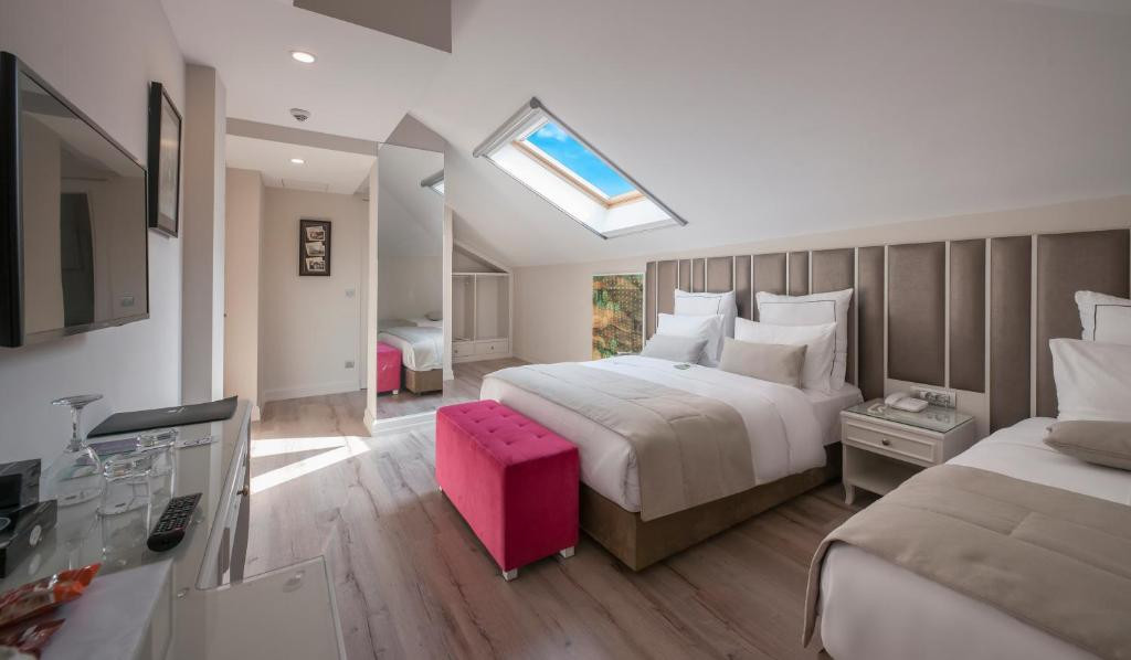 Le Petit Palace Hotel 4*