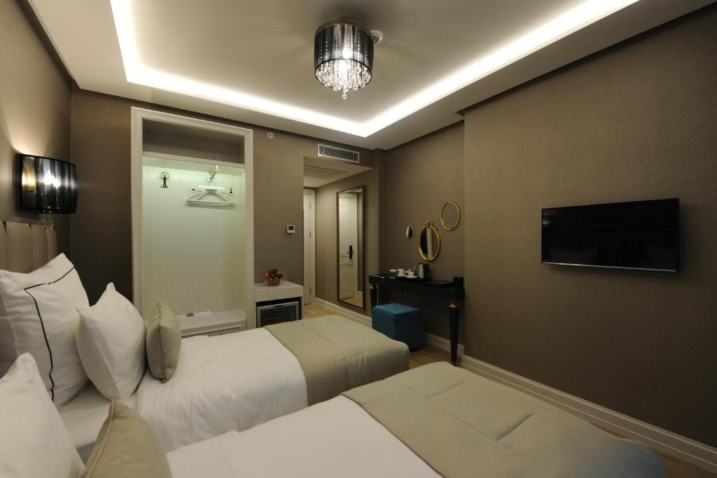 Le Petit Palace Hotel 4*