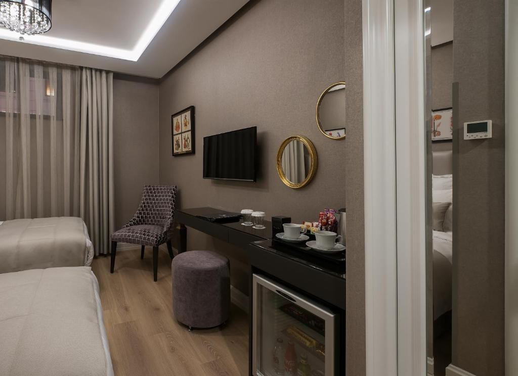 Le Petit Palace Hotel 4*