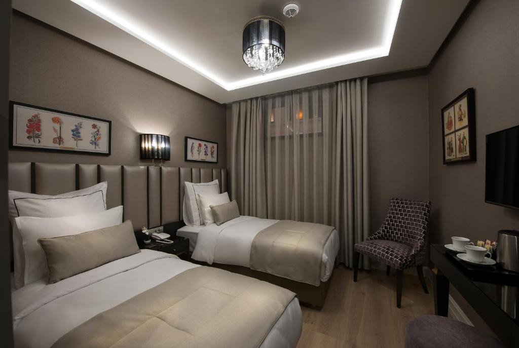 Le Petit Palace Hotel 4*