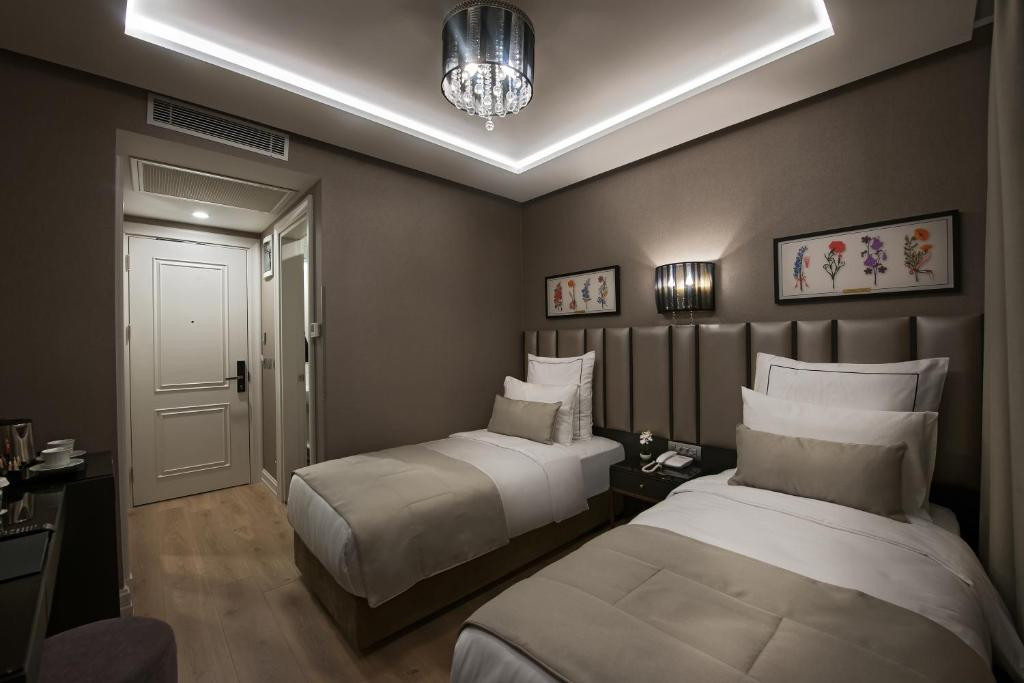 Le Petit Palace Hotel 4*