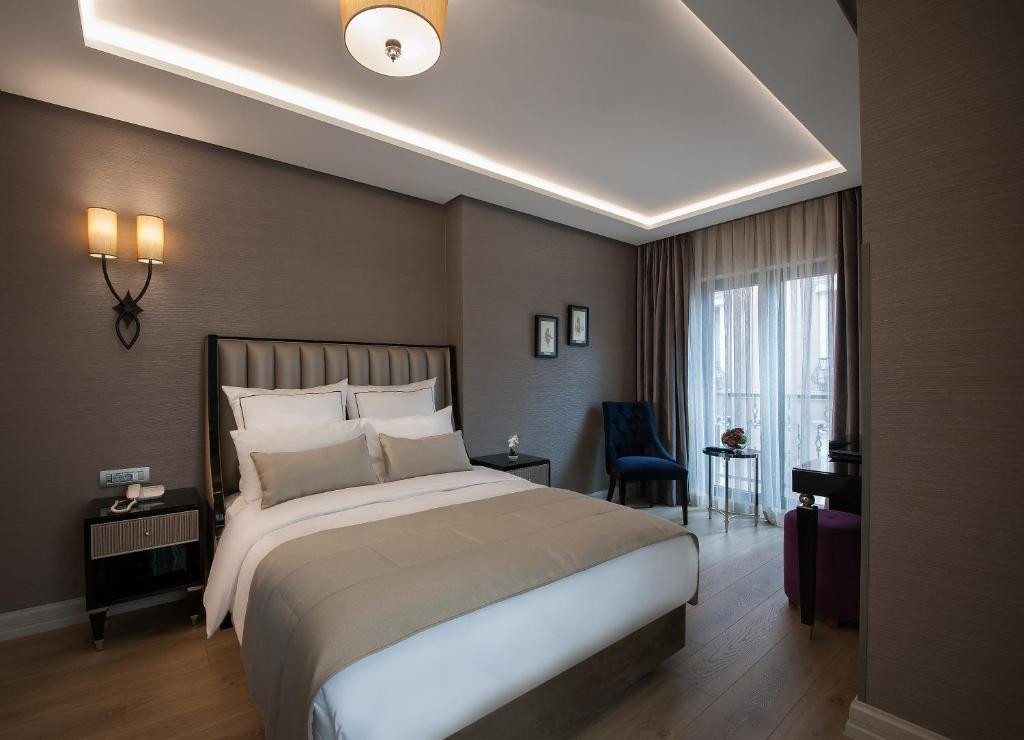 Le Petit Palace Hotel 4*