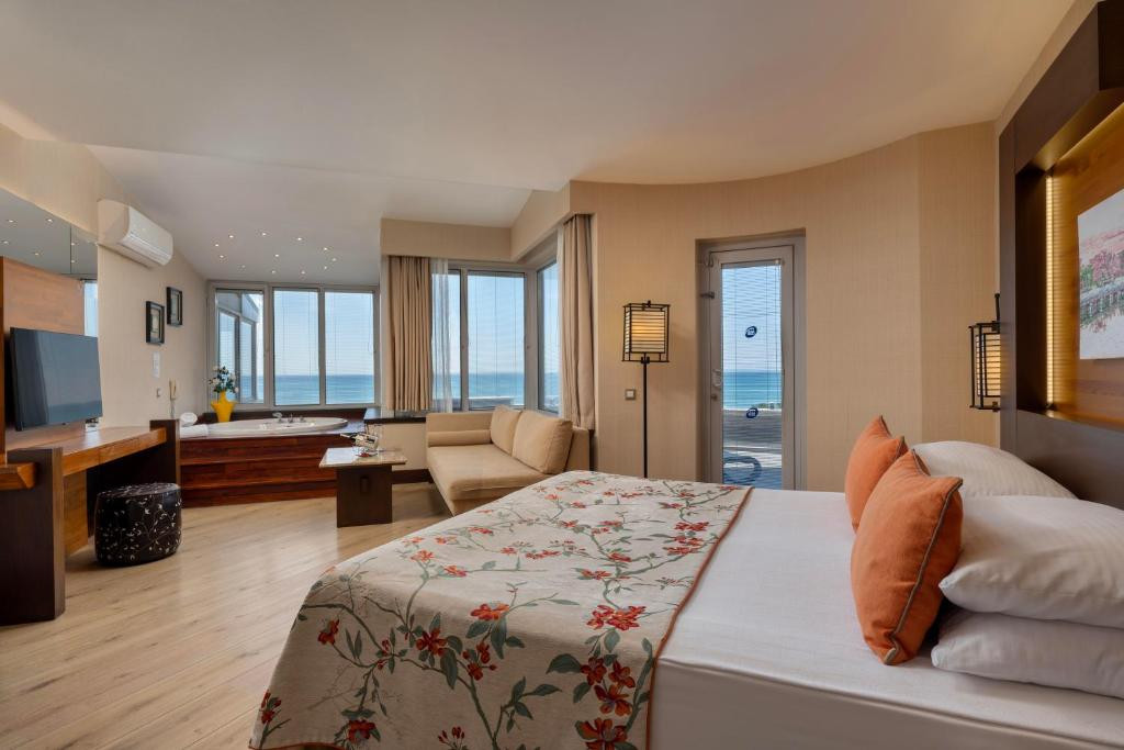Limak Lara De Luxe Hotel & Resort 5*