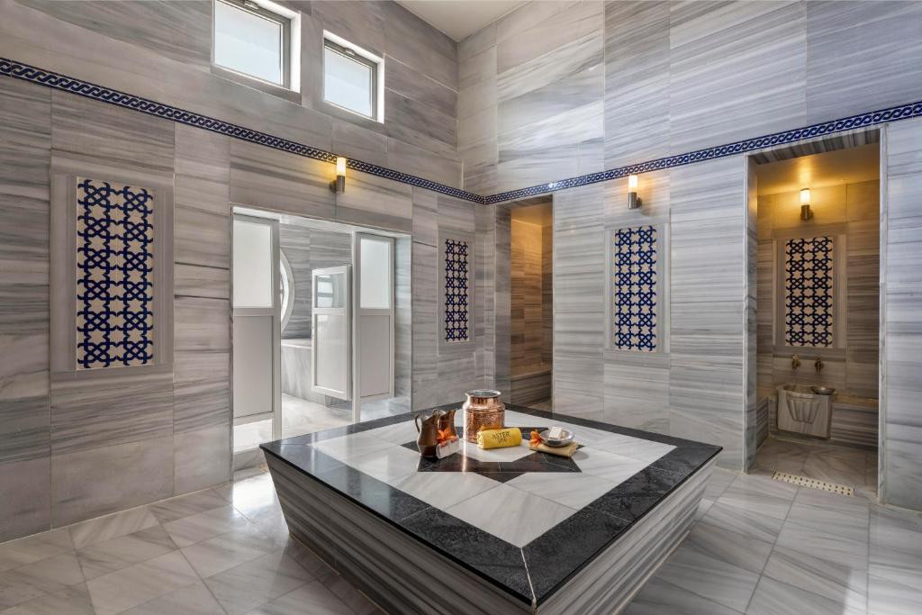 Limak Lara De Luxe Hotel & Resort 5*